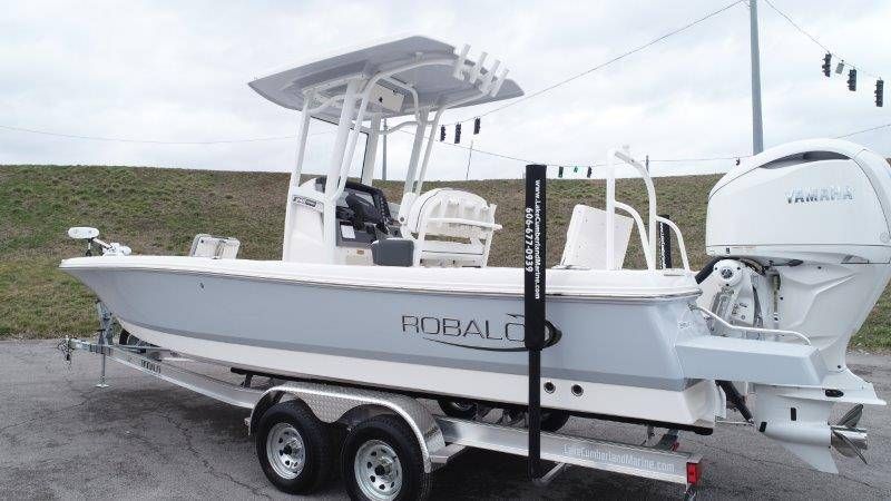 2026 Robalo 246 Cayman - 17