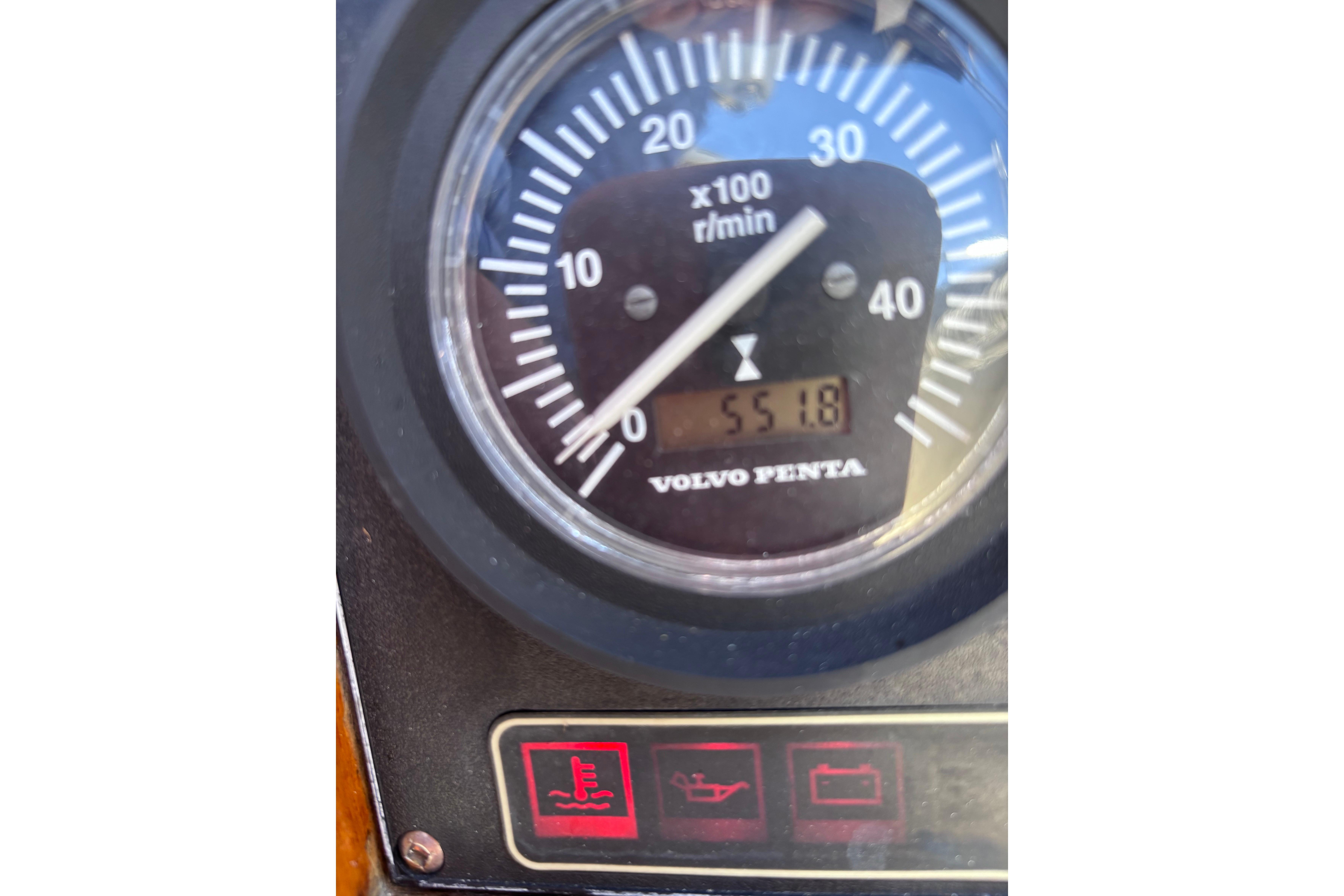 Volvo Penta tachometer showing 5518 hours on a 1978 Swift 33 model.