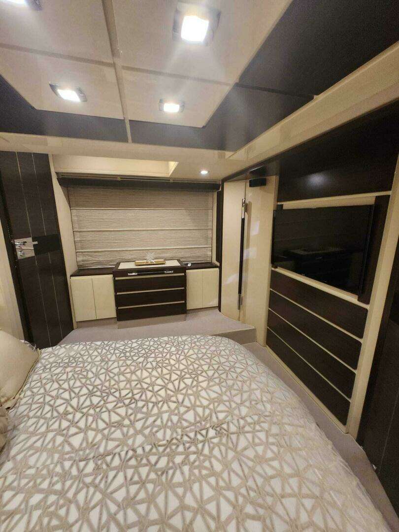 2014 Azimut Flybridge - Image 75