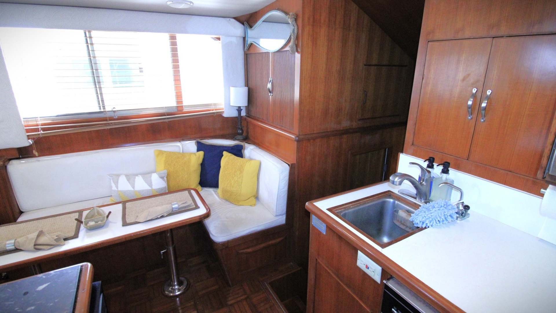 1995 Jefferson 52 Rivanna Cockpit MY - Image 10