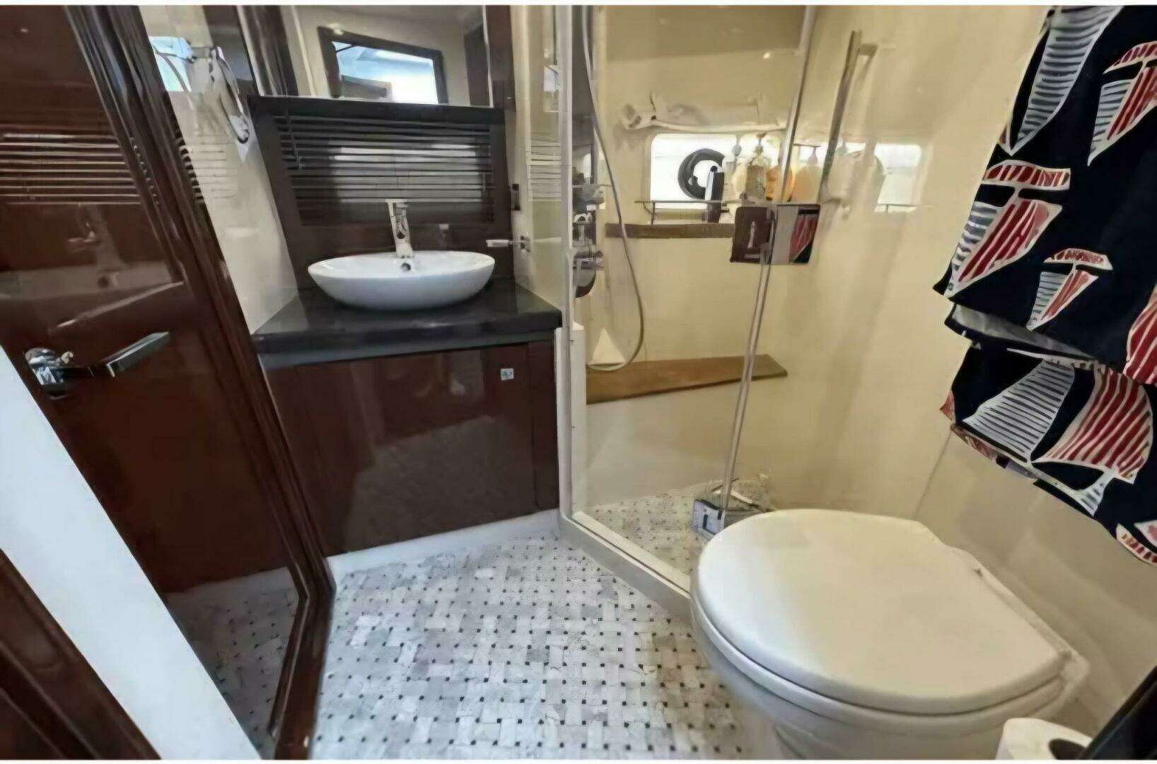 2017 Sea Ray 51 Fly - Image 13