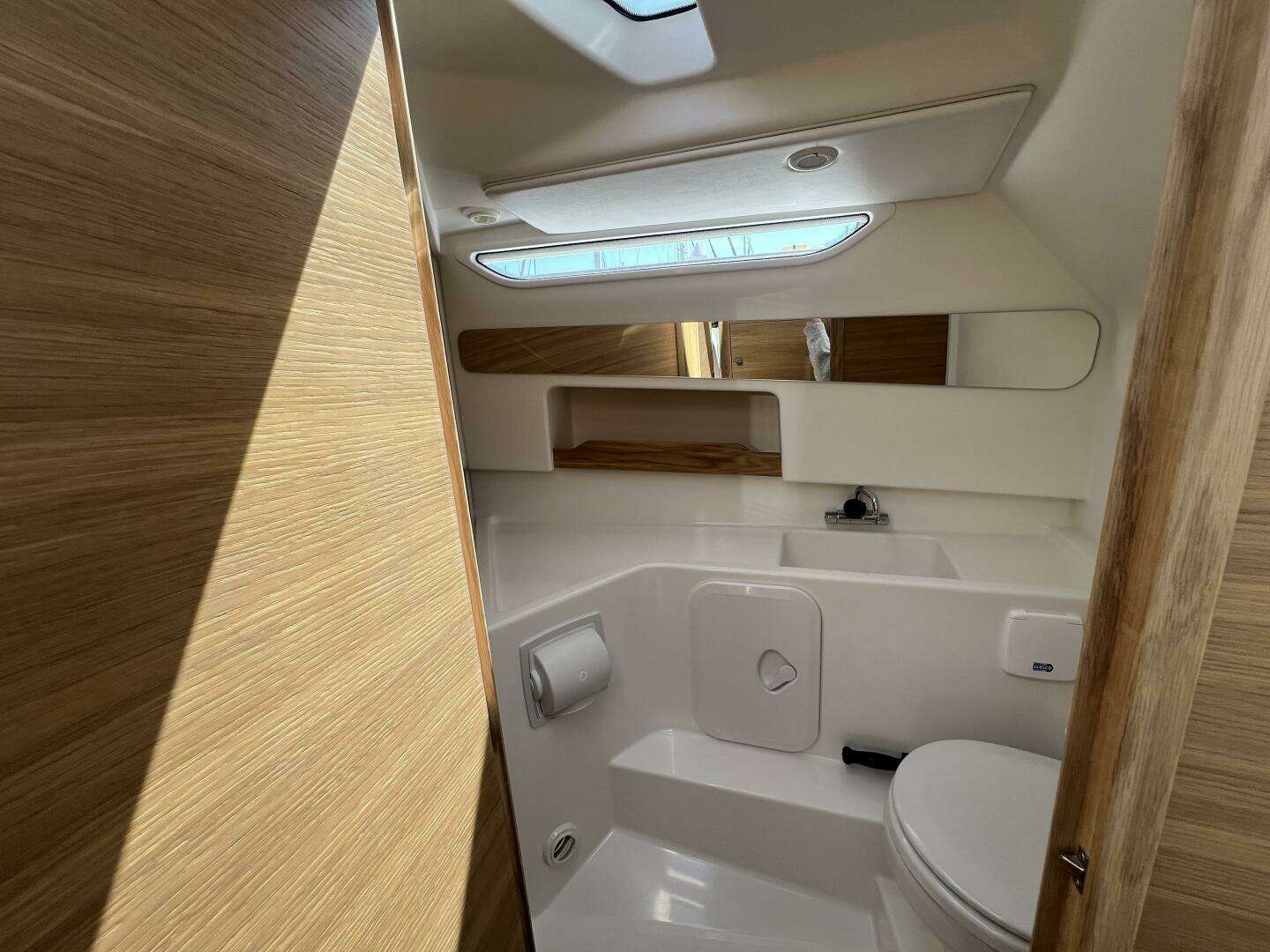 2024 Nimbus W9 - Image 17
