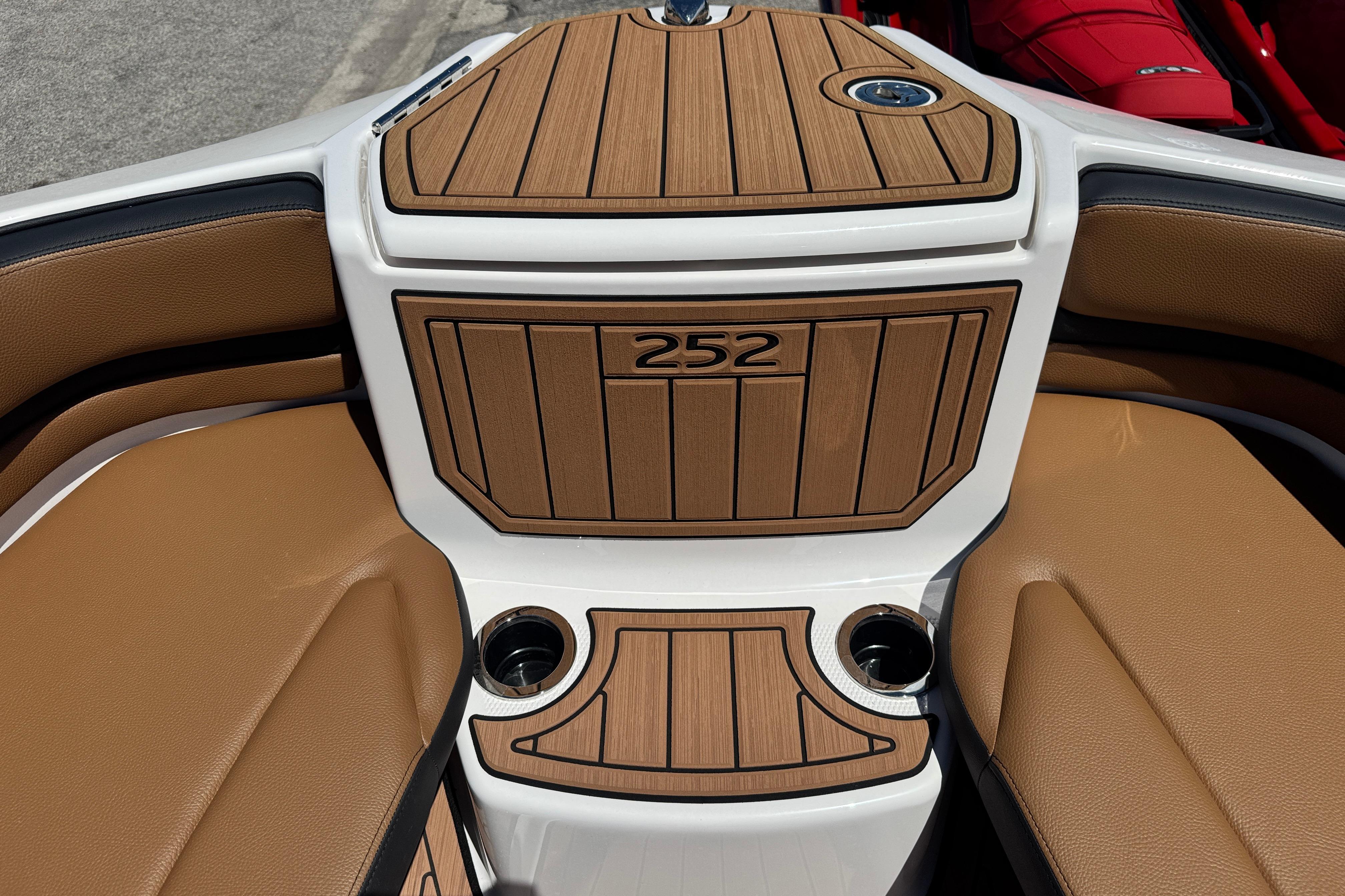 2026 Yamaha Boats 252SD interior with teak-style decking and cup holders.