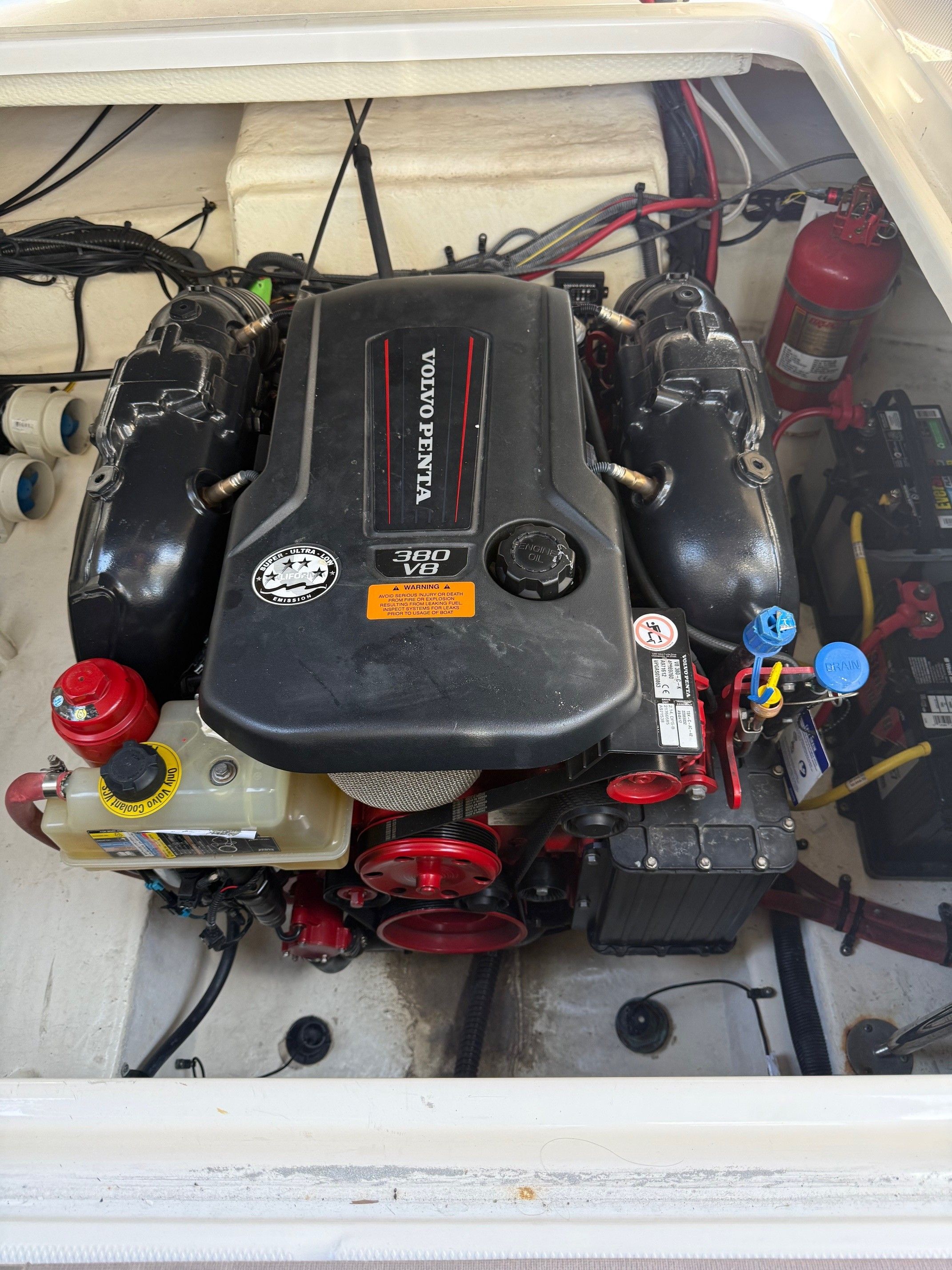 Volvo Penta 300 V6 engine in 2018 Chaparral 270 Signature.