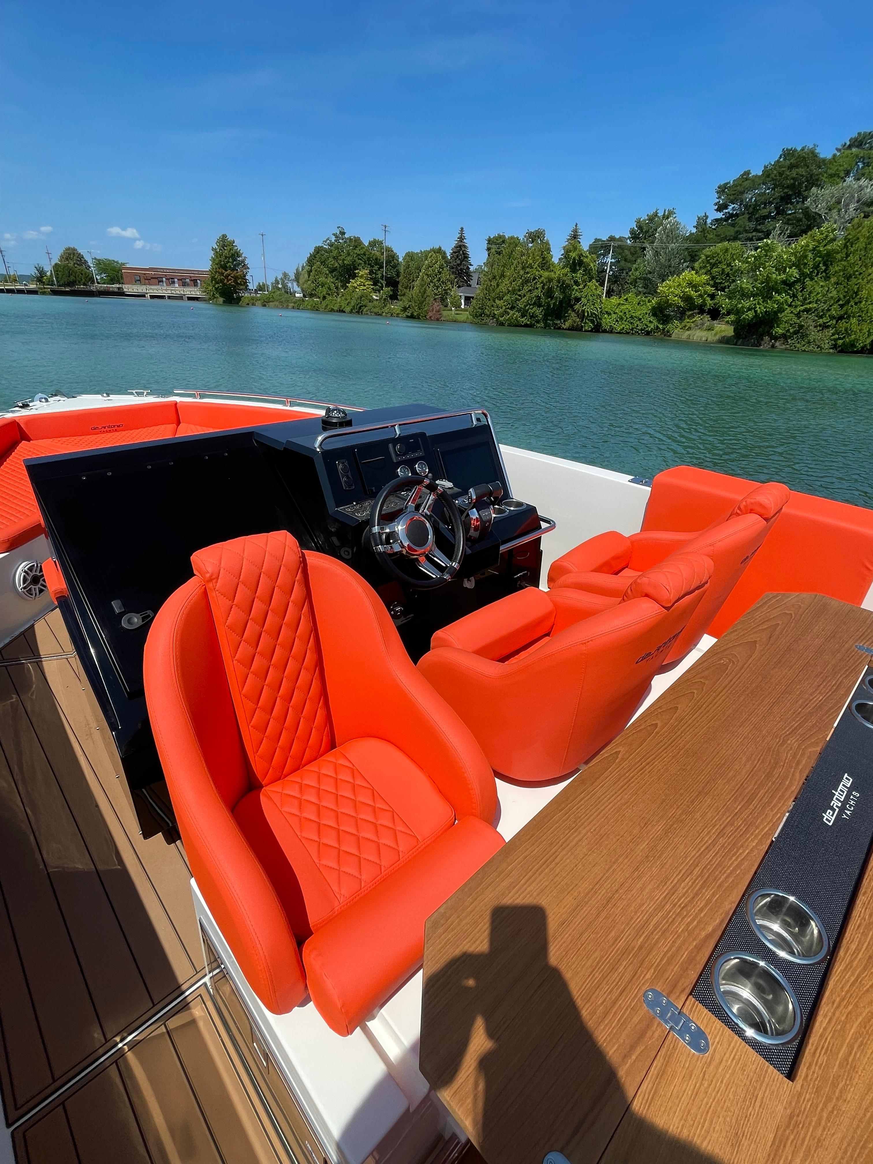 2020 De Antonio Yachts D 28 with red seats on a scenic lake.
