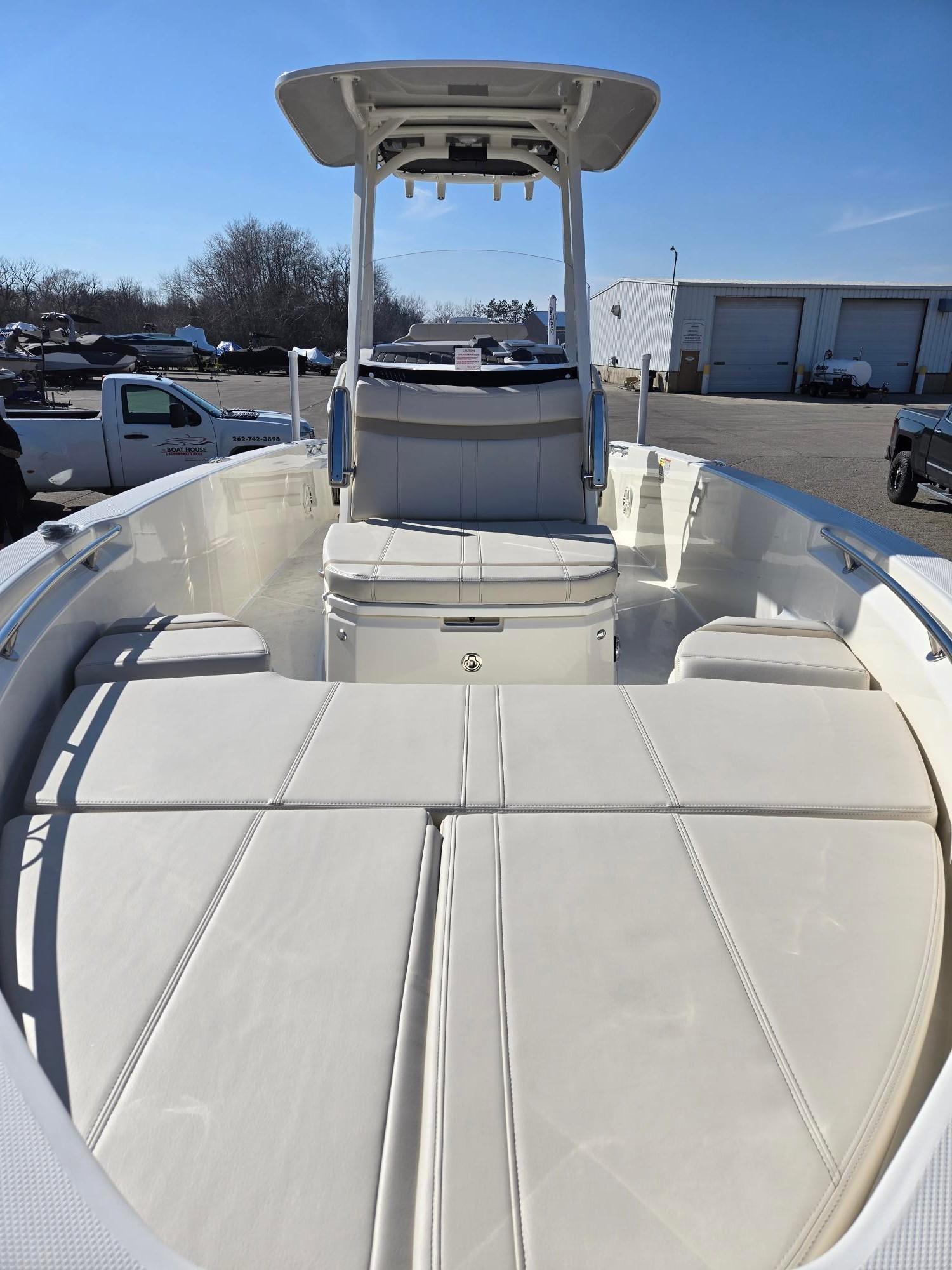 2025 Boston Whaler 250 Dauntless - 5