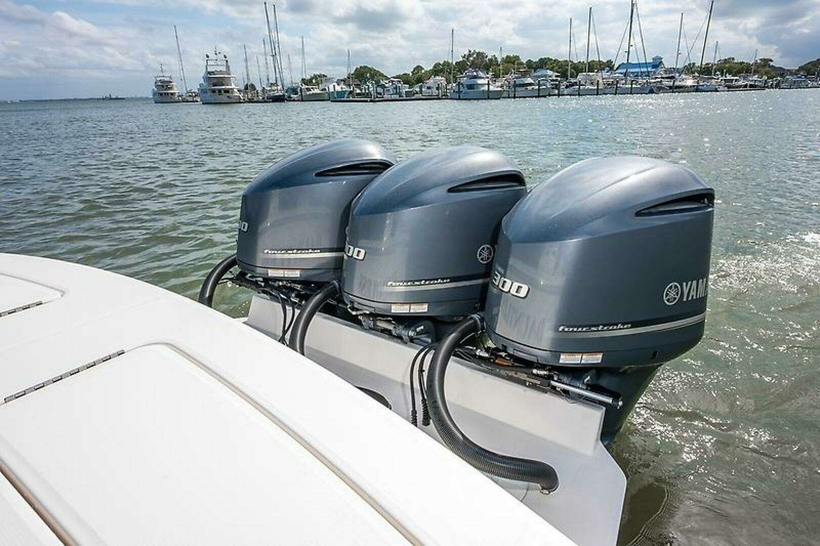 2018 Regulator 34 FS - Image 12