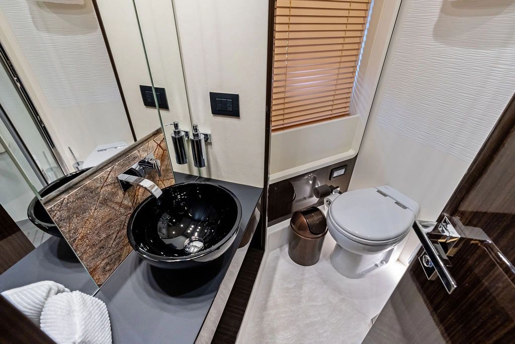2018 Azimut 77S - 35