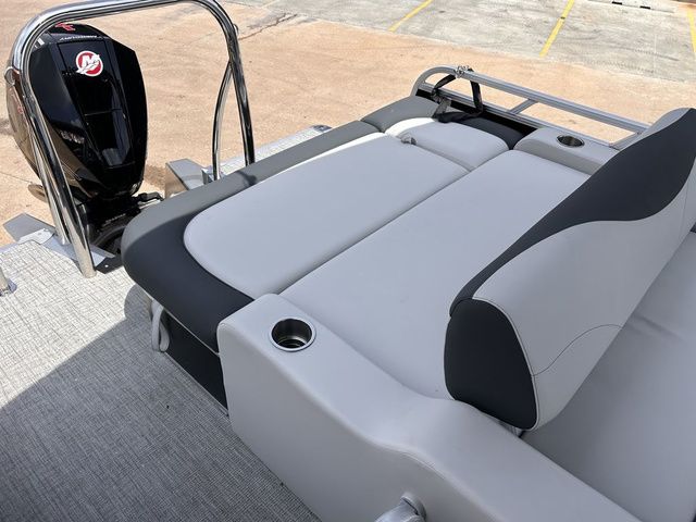 2025 Avalon LSZ Versatile Rear Bench 23 FT - 20