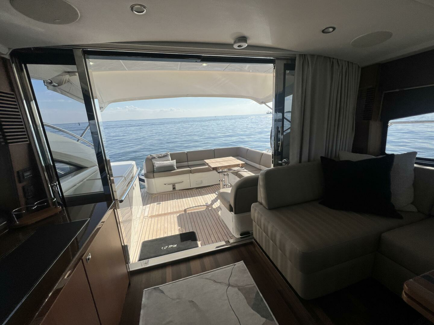 2015 Princess V52 - Image 7