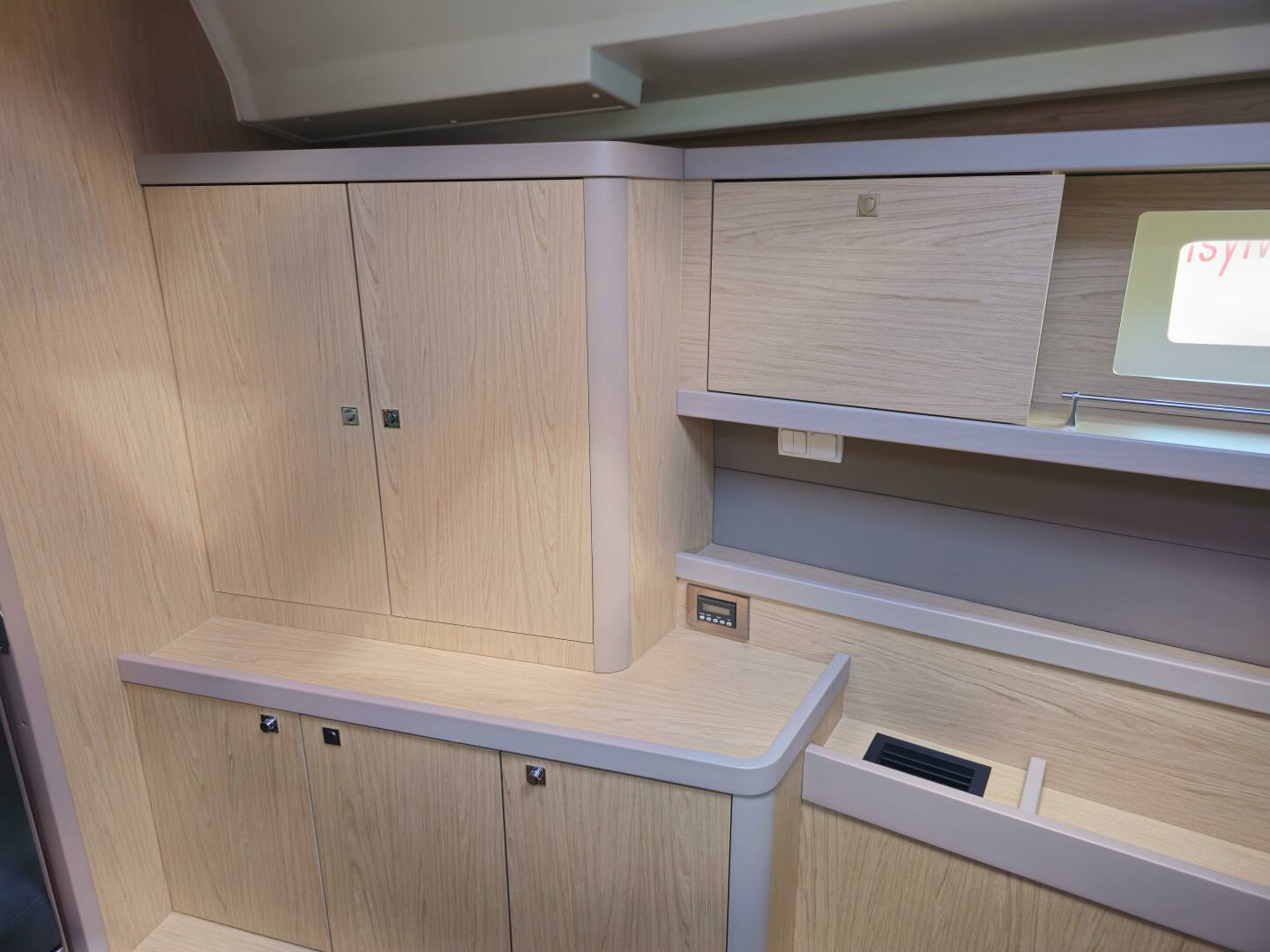 2017 Beneteau Oceanis 45 - Image 12