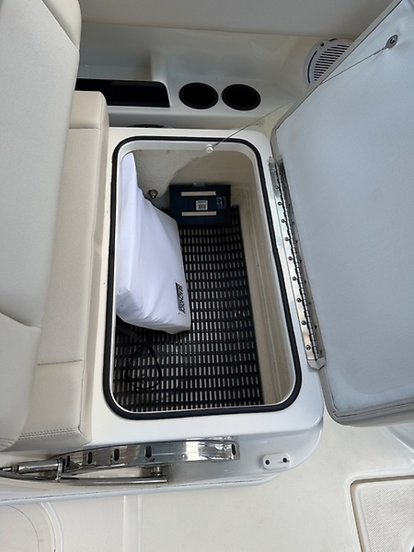2020 Boston Whaler Vantage 230 - Image 10