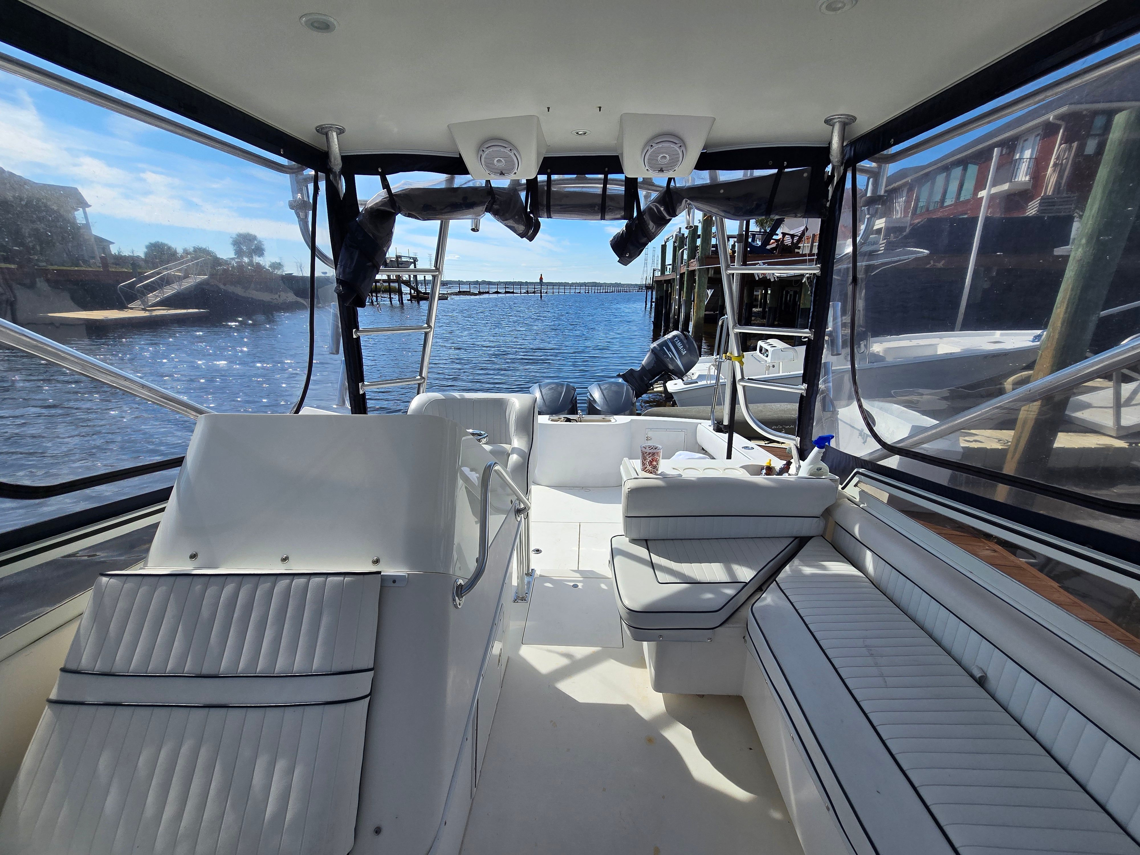 2005 Contender 35SC Express - 44