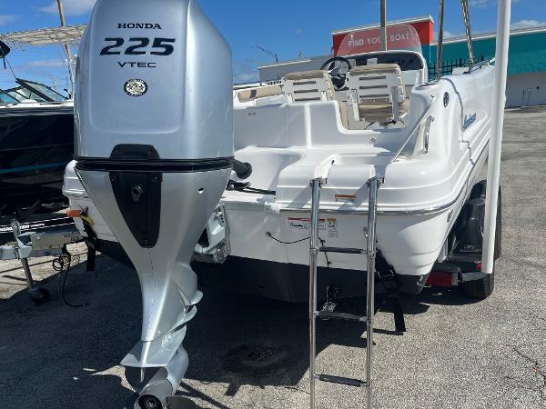 2022 Hurricane Center Console SS 231 OB boat with Honda 225 VTEC outboard motor.