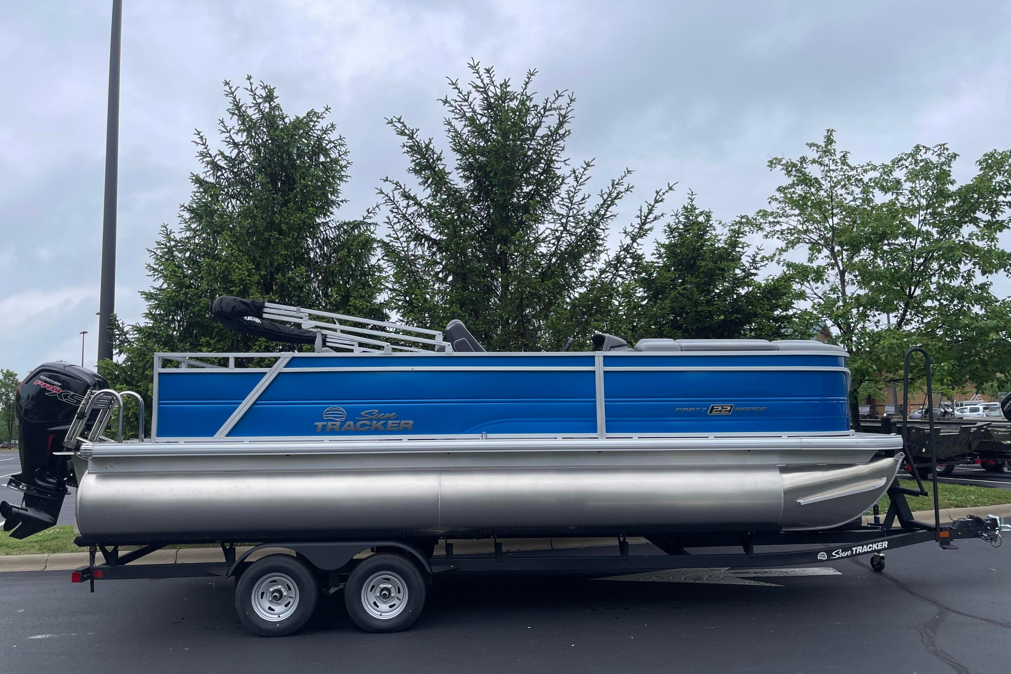 2026 Sun Tracker Party Barge 22 RF DLX