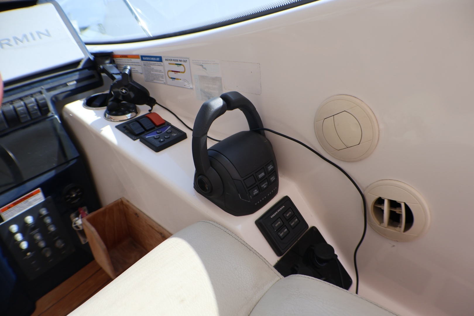2009 Tiara Yachts 3500 Sovran - Image 8