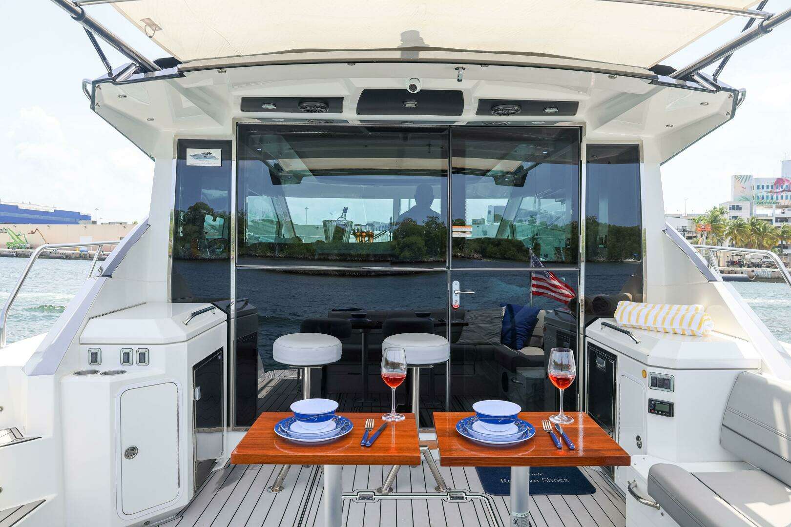 2014 Cruisers Yachts 45 Cantius - Image 26