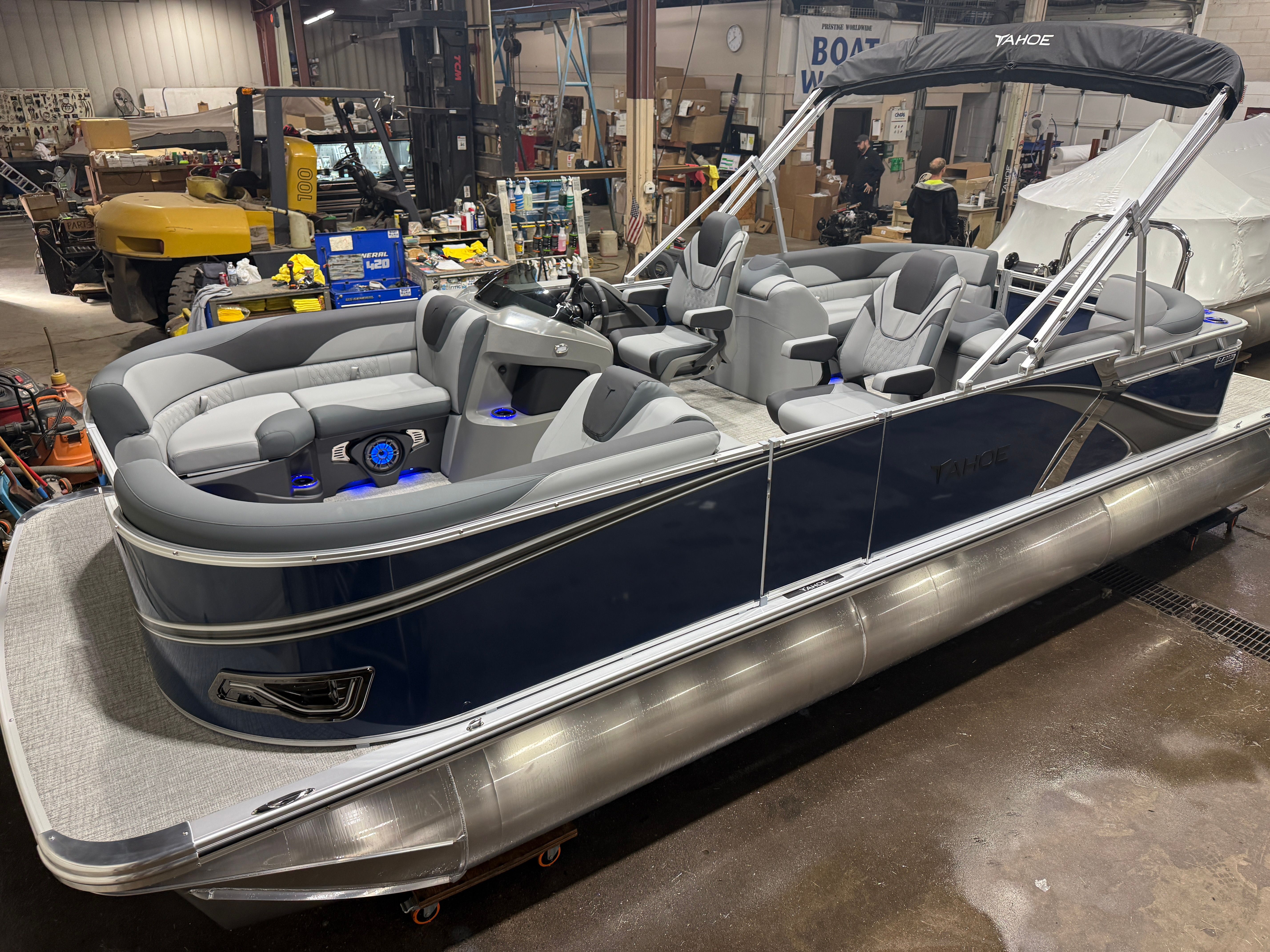 2026 Tahoe LTZ 2385 Quad Lounge Tritoon & Honda 4-Stroke EFI