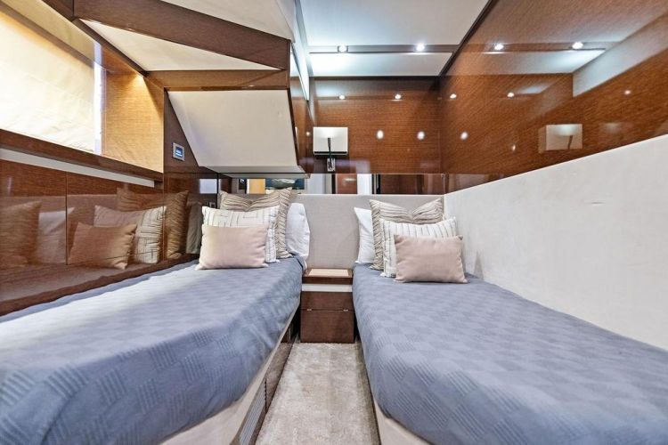 2018 Prestige 680 - Image 69