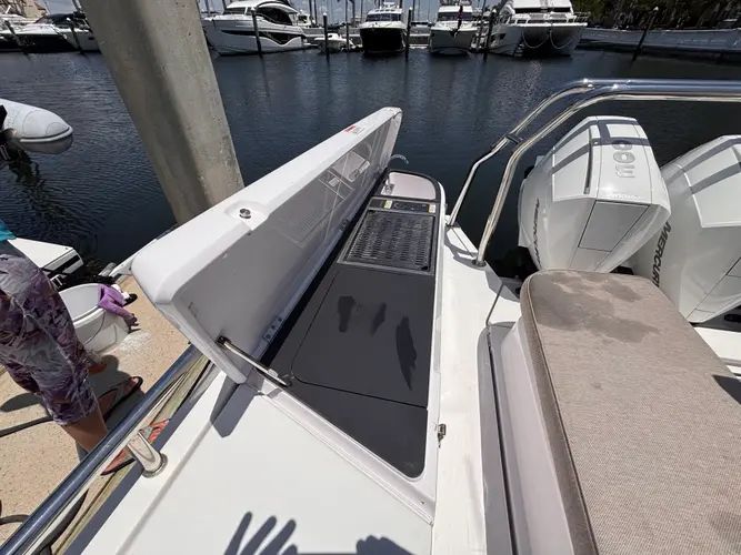 2022 Axopar Cross Cabin - Image 40