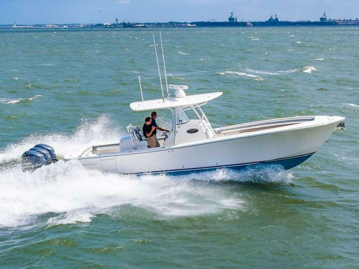 2018 Regulator 34 FS - Image 30