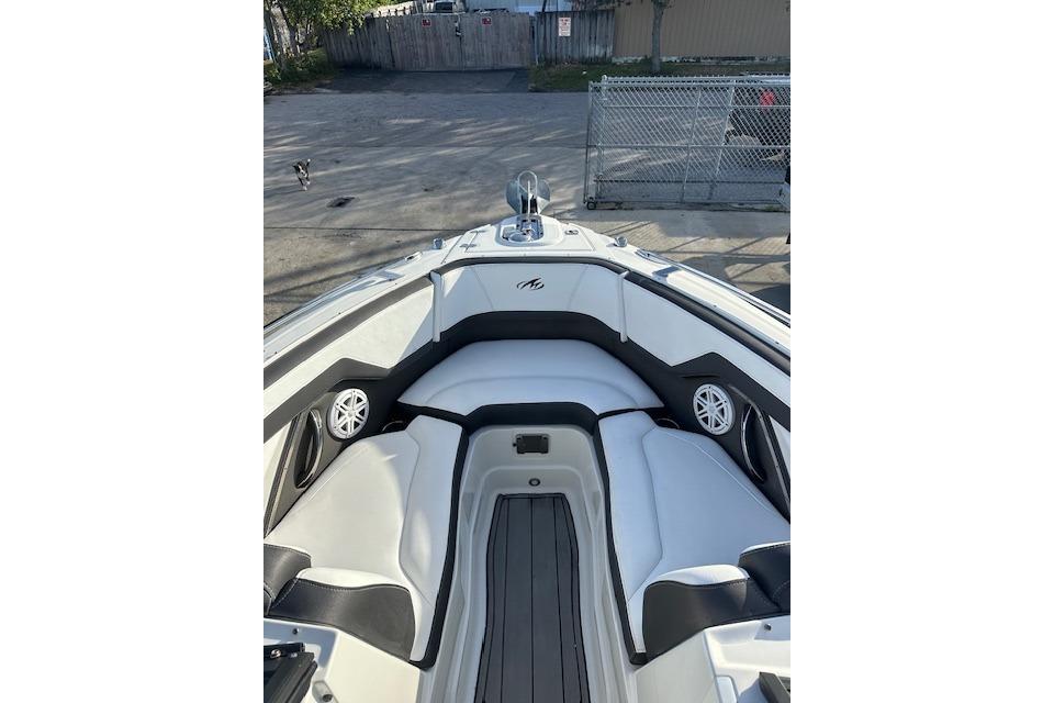 2022 Monterey 255SS Super Sport boat interior with sleek seating and modern design.