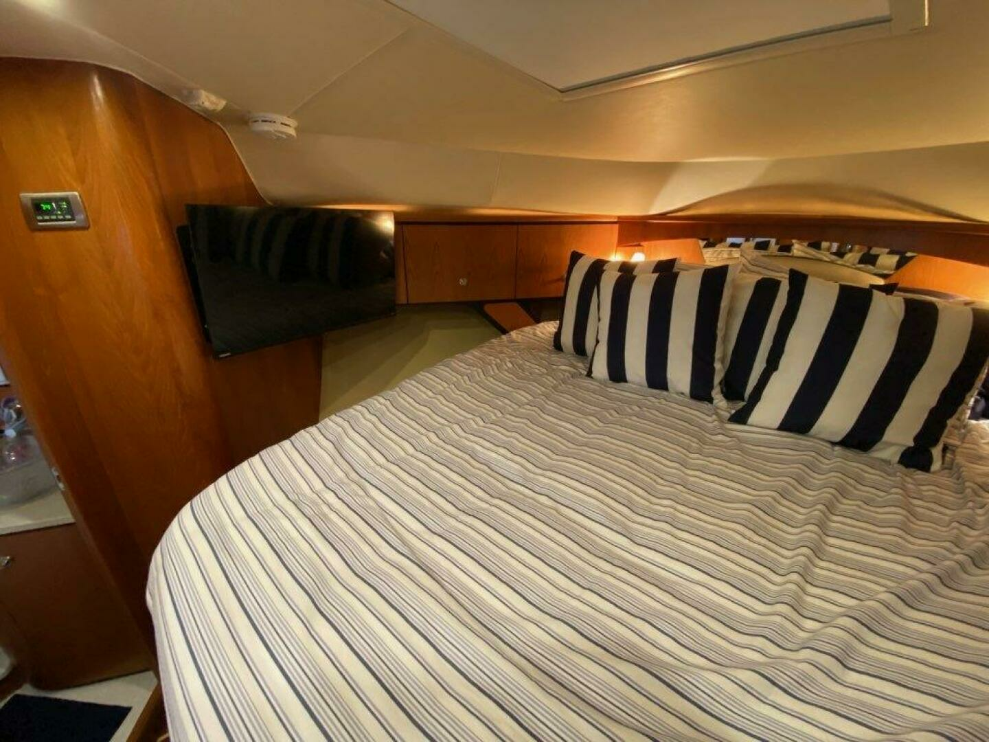 2009 Tiara Yachts 4300 Sovran - Image 14