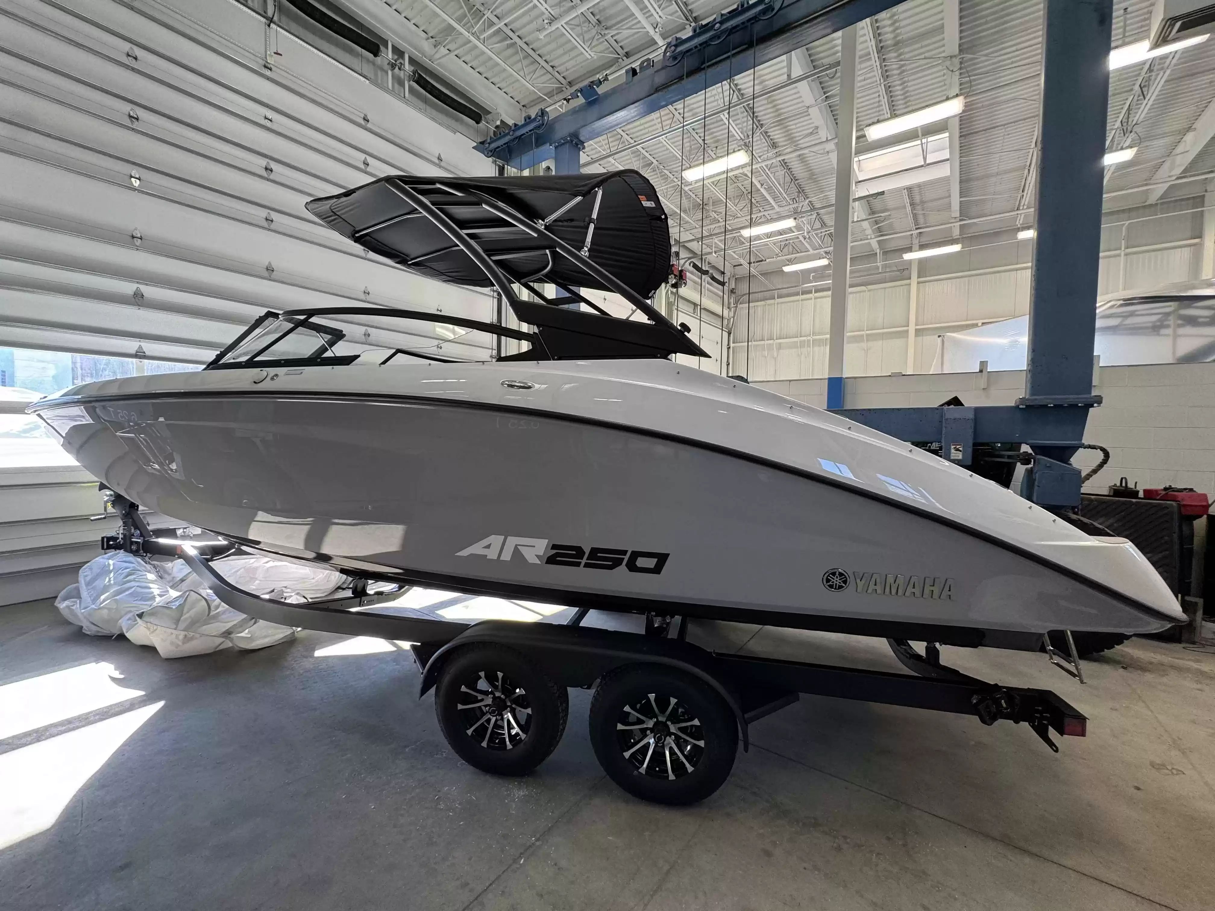 2026 Yamaha Boats AR250 - 3