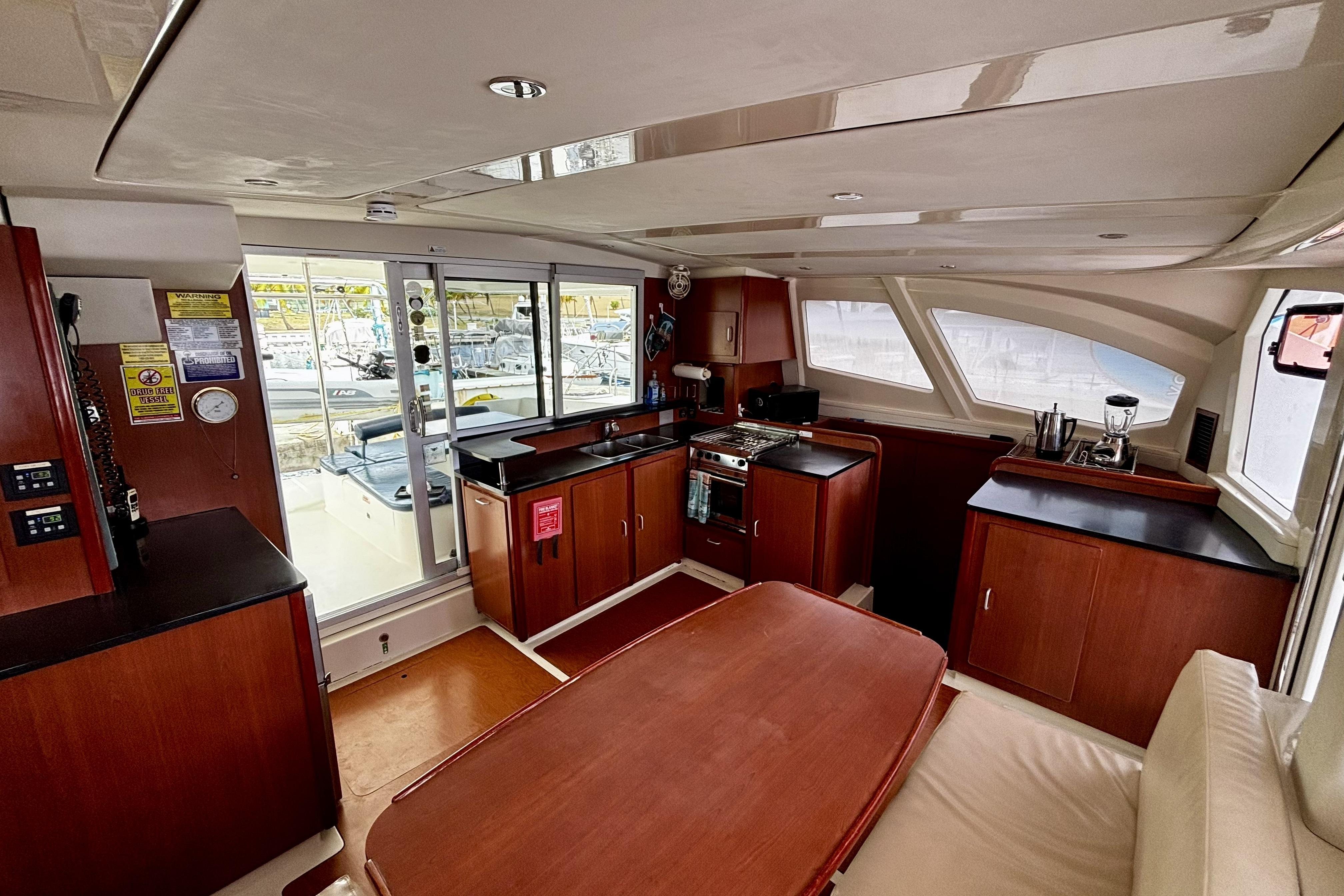 2012 Catamaran Leopard 44 interior