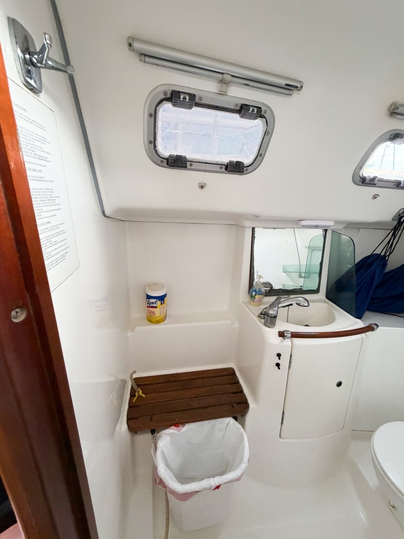 2007 Beneteau 323 - Image 10