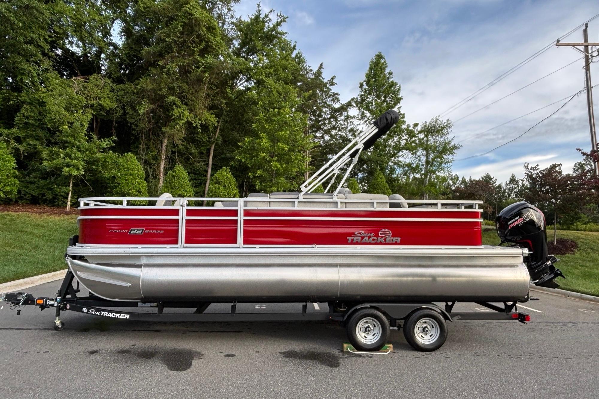 2026 Sun Tracker Fishin' Barge 22 DLX