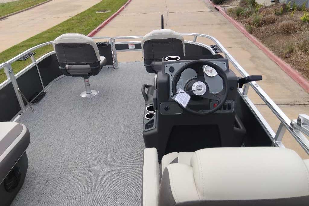 2026 Sun Tracker Bass Buggy 16 XL Select pontoon boat interior with steering console and seating.