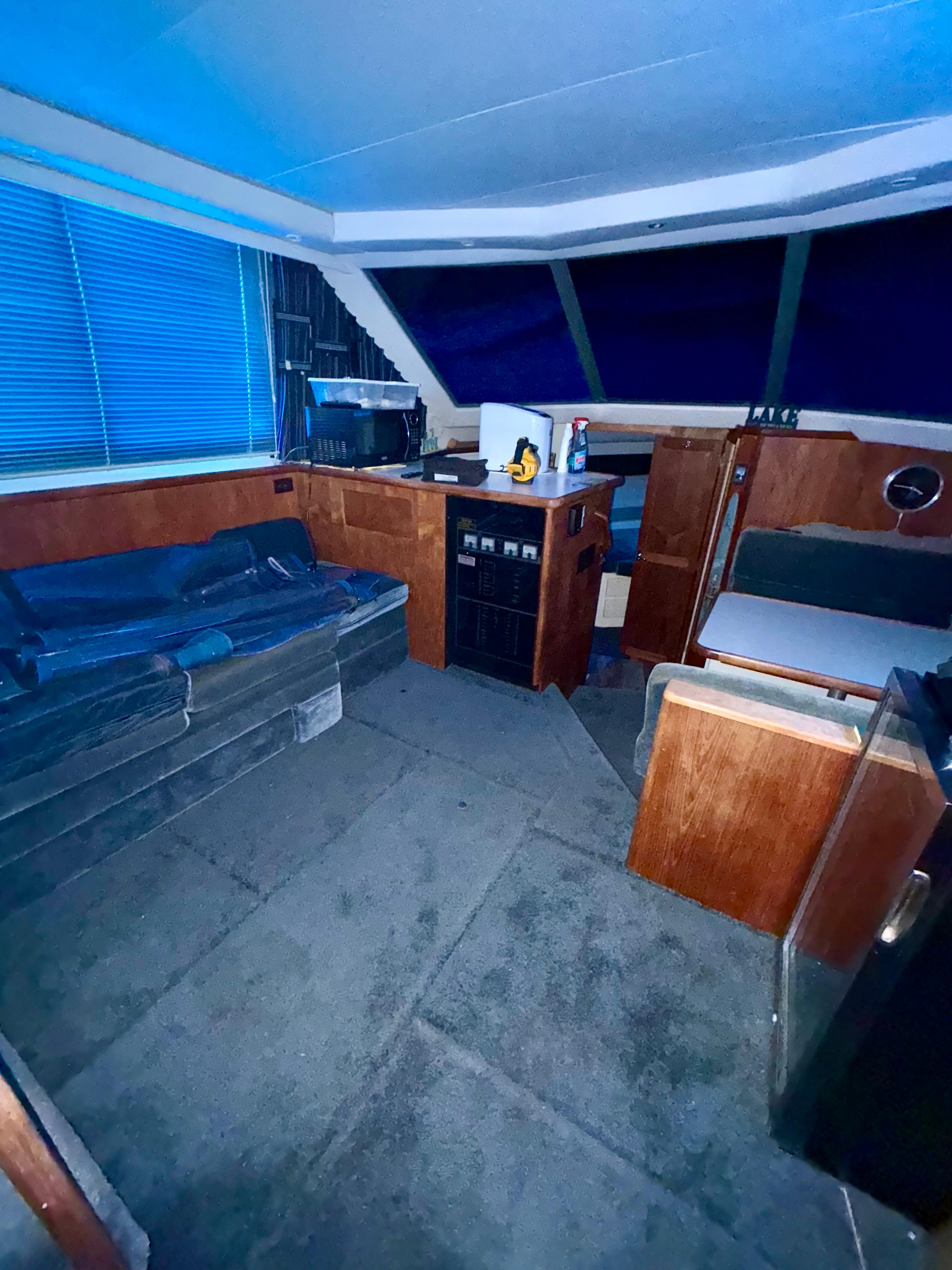 1994 Carver 390 Cockpit Motor Yacht - 16