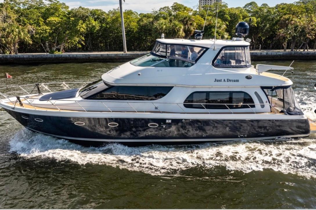 2005 Carver 56 Voyager