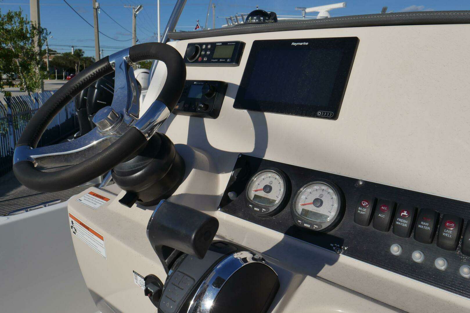 2020 Boston Whaler 210 Dauntless - Image 12