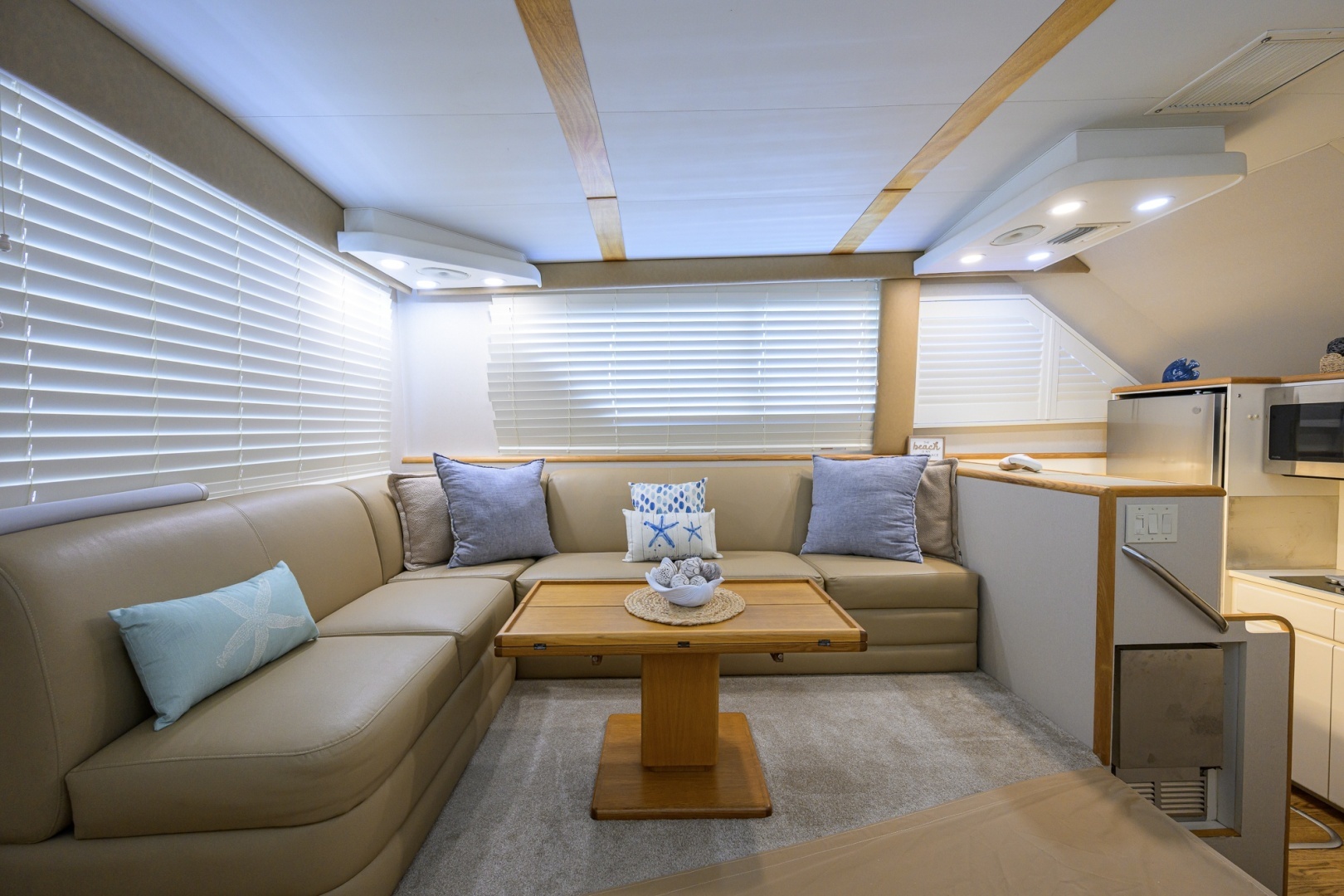 1992 Hatteras 46 Convertible - Image 42