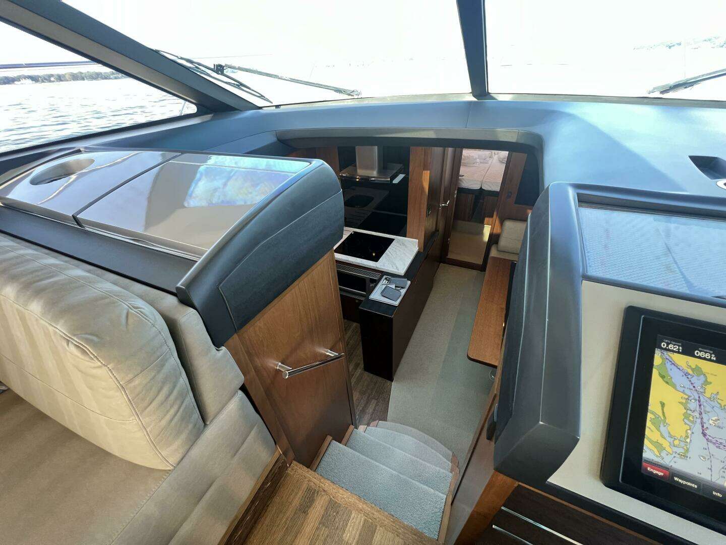 2015 Princess V52 - Image 14