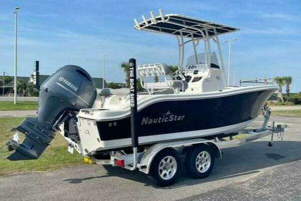 2022 NauticStar 2102 Legacy