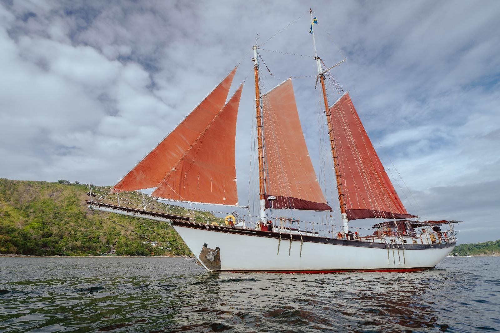 2006 Custom Bud Macintosh schooner - 84