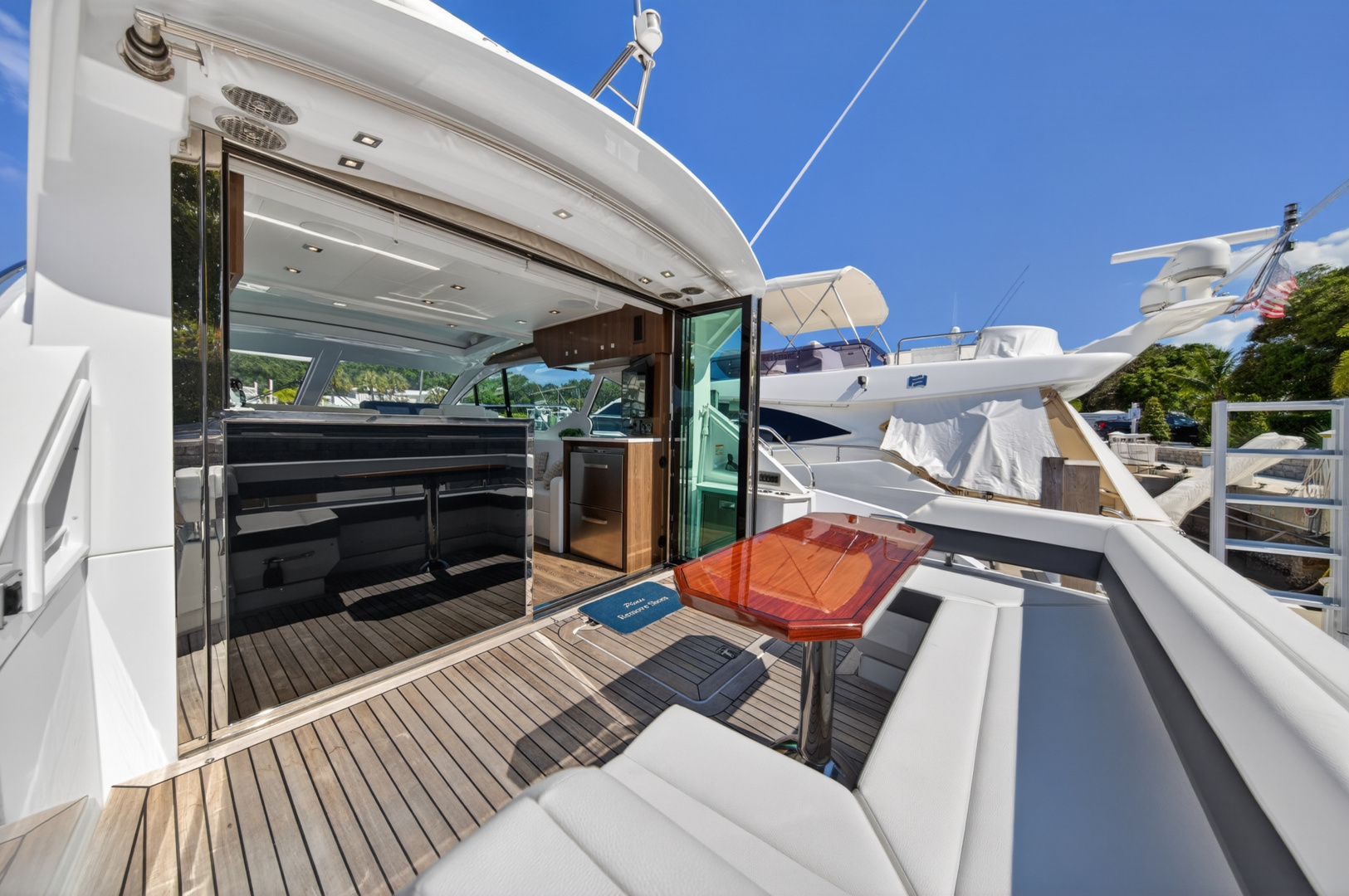 2023 Cruisers Yachts 50 CANTIUS - Image 28