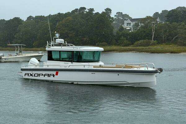 2020 Axopar 28 Cabin w/Wet Bar