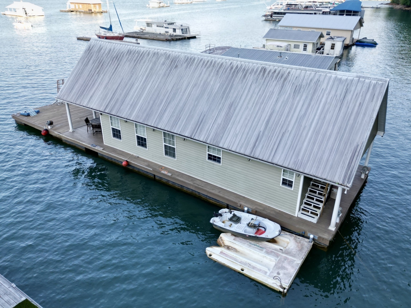 2006 Custom 20 x 43 Floating Cabin - Approx 812sqft - Image 13