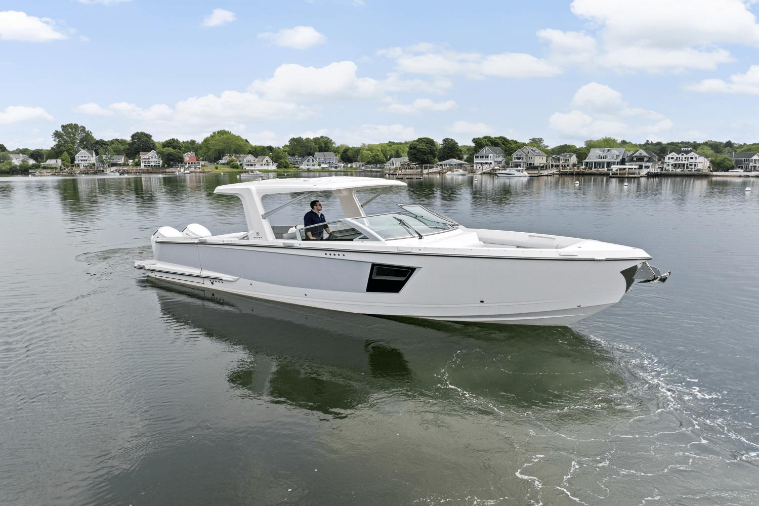 2023 Aviara AV40 OB