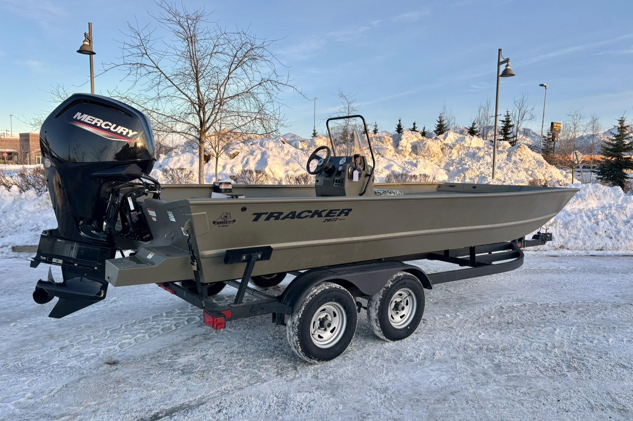 2024 Tracker Grizzly 2072 CC