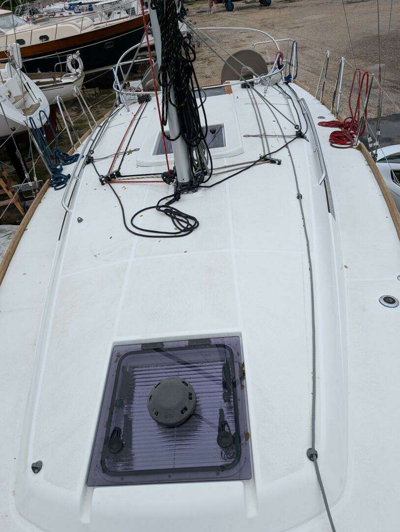 2021 Jeanneau Sun Odyssey 349 - Image 10
