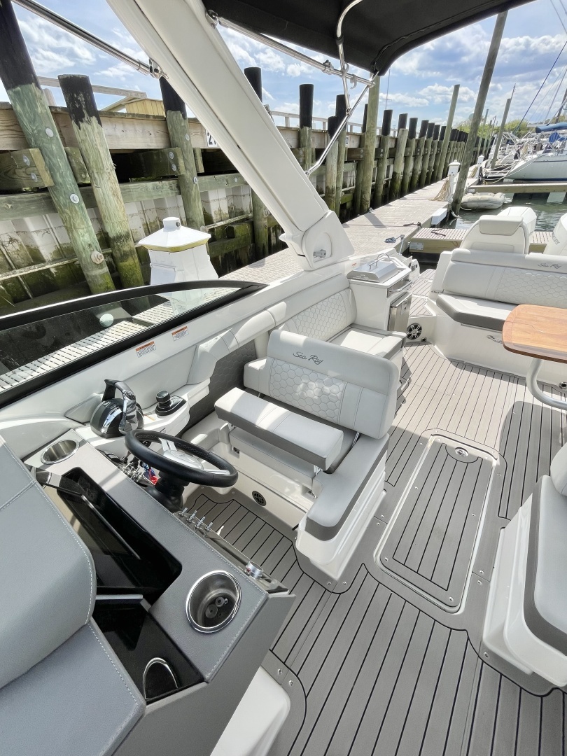 2022 Sea Ray 290 SDX - Image 10