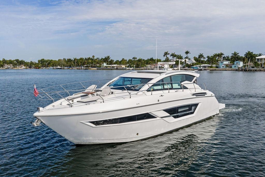 2022 Cruisers Yachts 46 Cantius