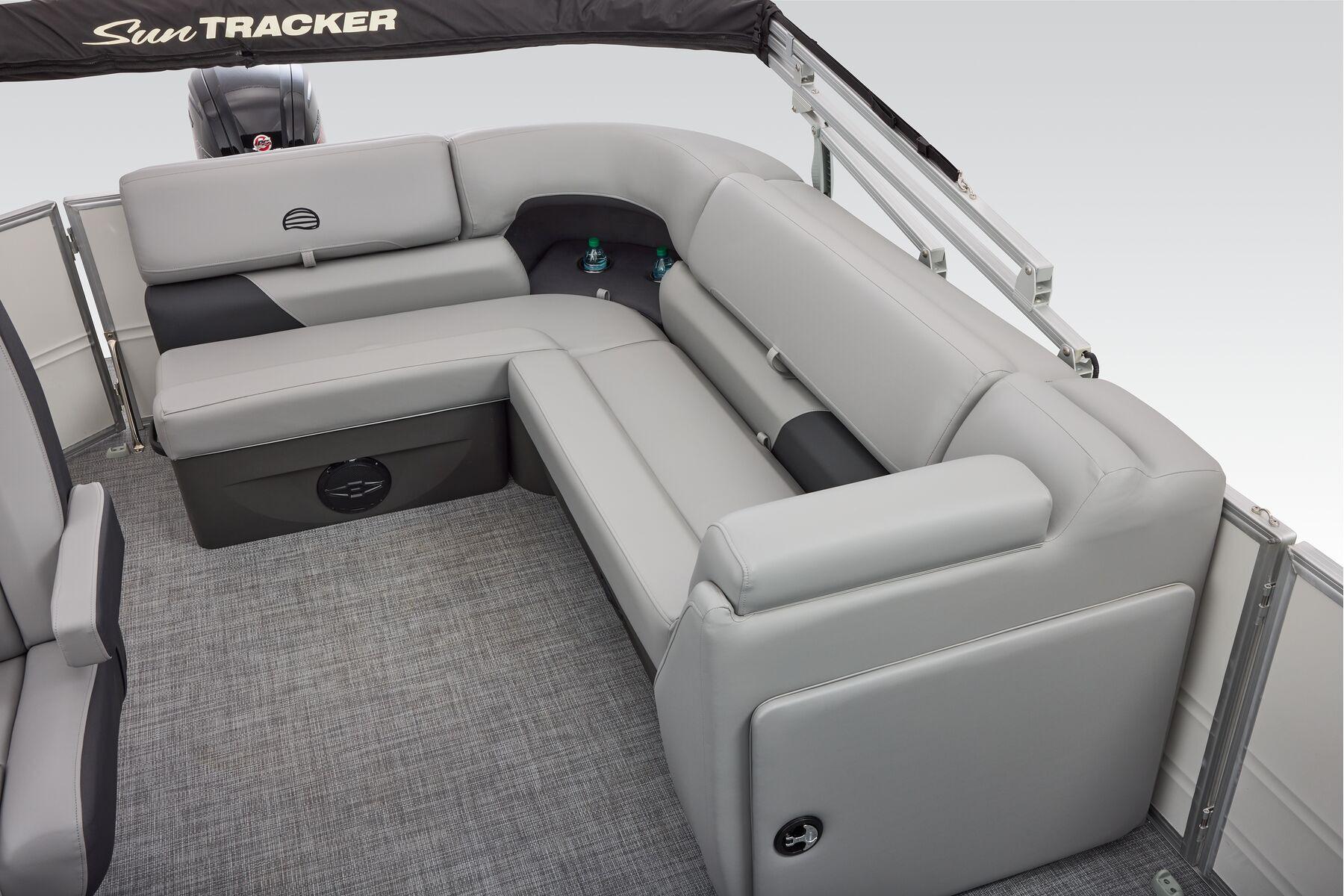 2026 Sun Tracker Party Barge 20 DLX - 43