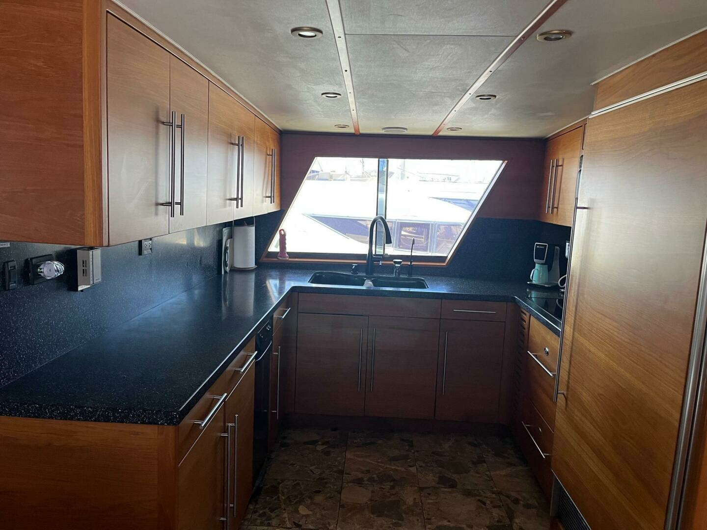 1986 Hatteras 70' Cockpit Motor Yacht - Image 41