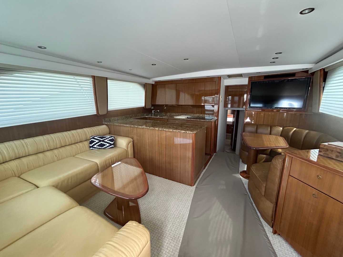 2007 Viking 52 Convertible - Image 10